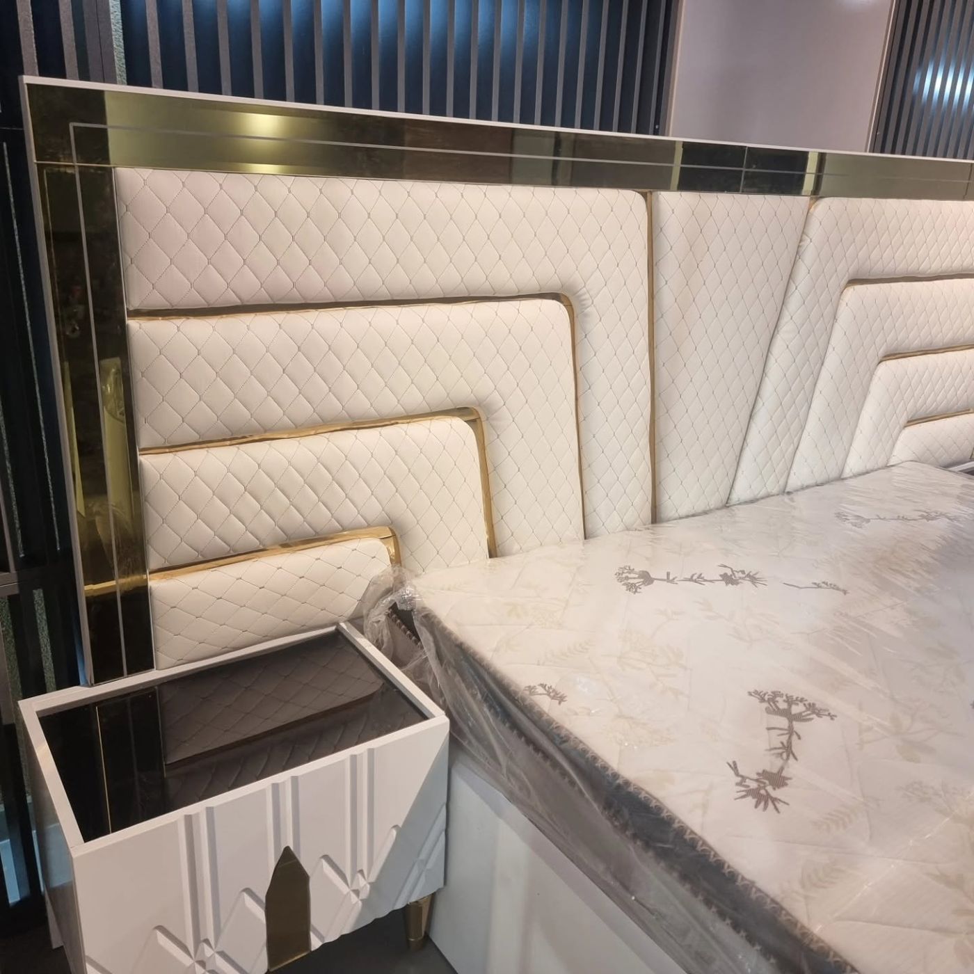 Dhoma e gjumit “Gold Line” — foto 4
